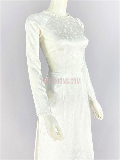 Áo Dài Gấm Trắng Cổ Tròn Đính Hột Bẹt - White Ao Dai