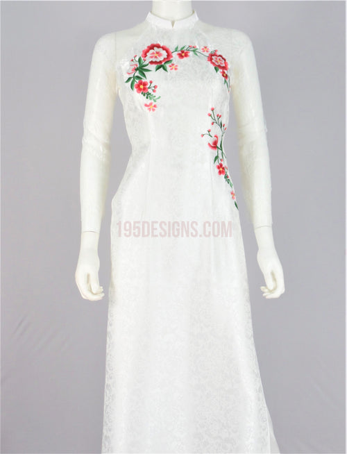 Áo Dài Gấm Trắng Thêu Hoa Tay Ren | White Ao Dai Vietnamese